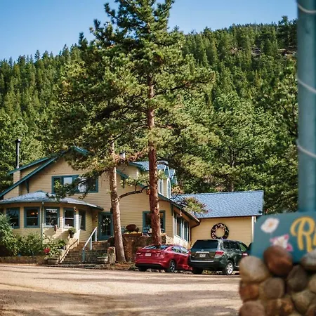 Romantic Riversong Inn